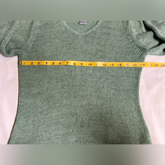 RENA ROWAN Moss green open weave V neck sweater size S. - Picture 11 of 12